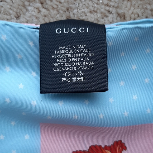 Gucci Scarf - like new still in packaging - Picture 5 of 12